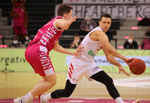 奠定了坚实 奠定了坚实