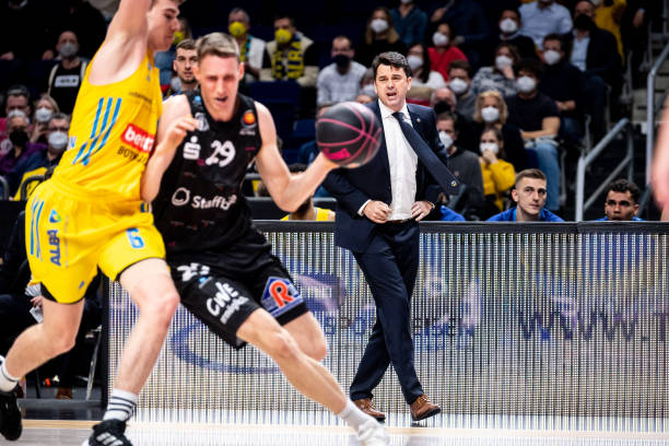 育商业化背 育商业化背